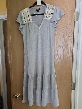 Poolhouse NWT  Gray Maxi Dress with Cream Crochet Shoulders...size Sm